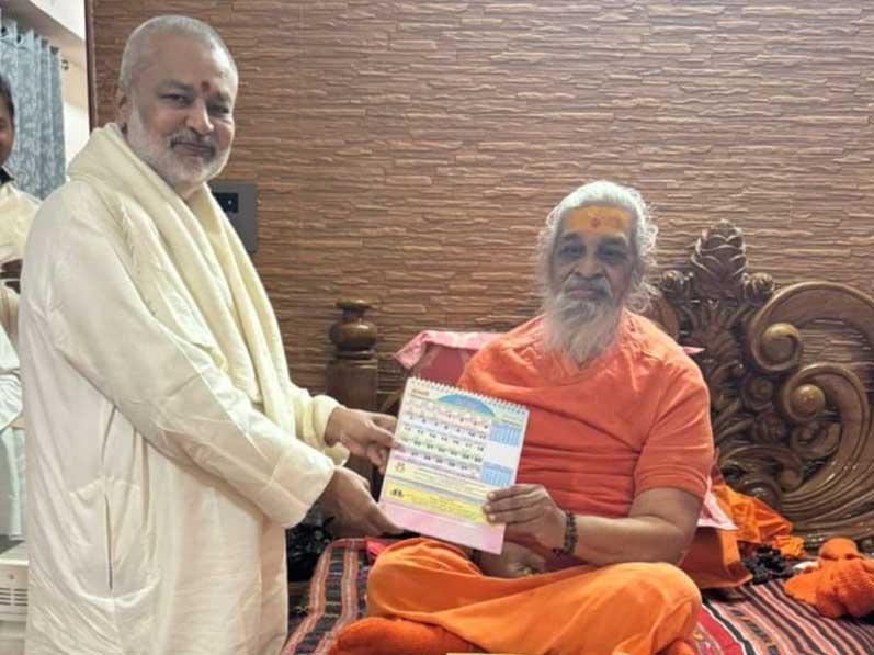 Brahmachari Girish ji has presented yearly Panchang of Maharishi organization and table calendar to Jyotishpeeth asheeshwar Jagatguru Shankaracharya Swami Vasudevanand ji Maharaj and received his divine blessings.