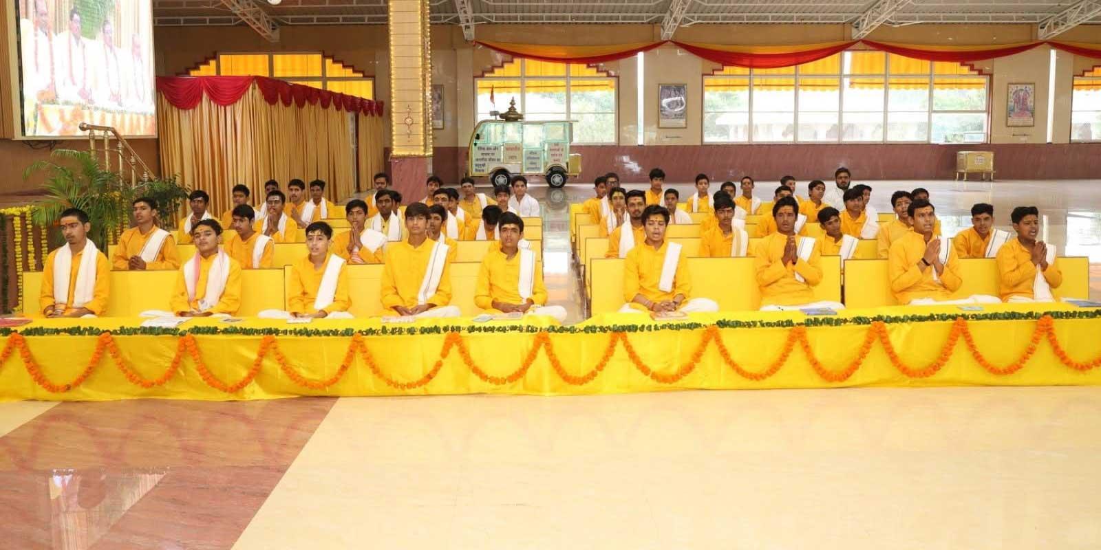 Ved Vidya Martand Brahmachari Girish Ji has performed Maharudrabhishek on fourth Shravan Somvar with 121 Maharishi Vedic Pundits and Acharyas with the sankalpa of wellbeing of all dear members of our world family. Heavy rain started with Abhishek and ended on completion. Good oman. Jai Guru Dev, Jai Maharishi, Jai Shiv Shankar Ji.