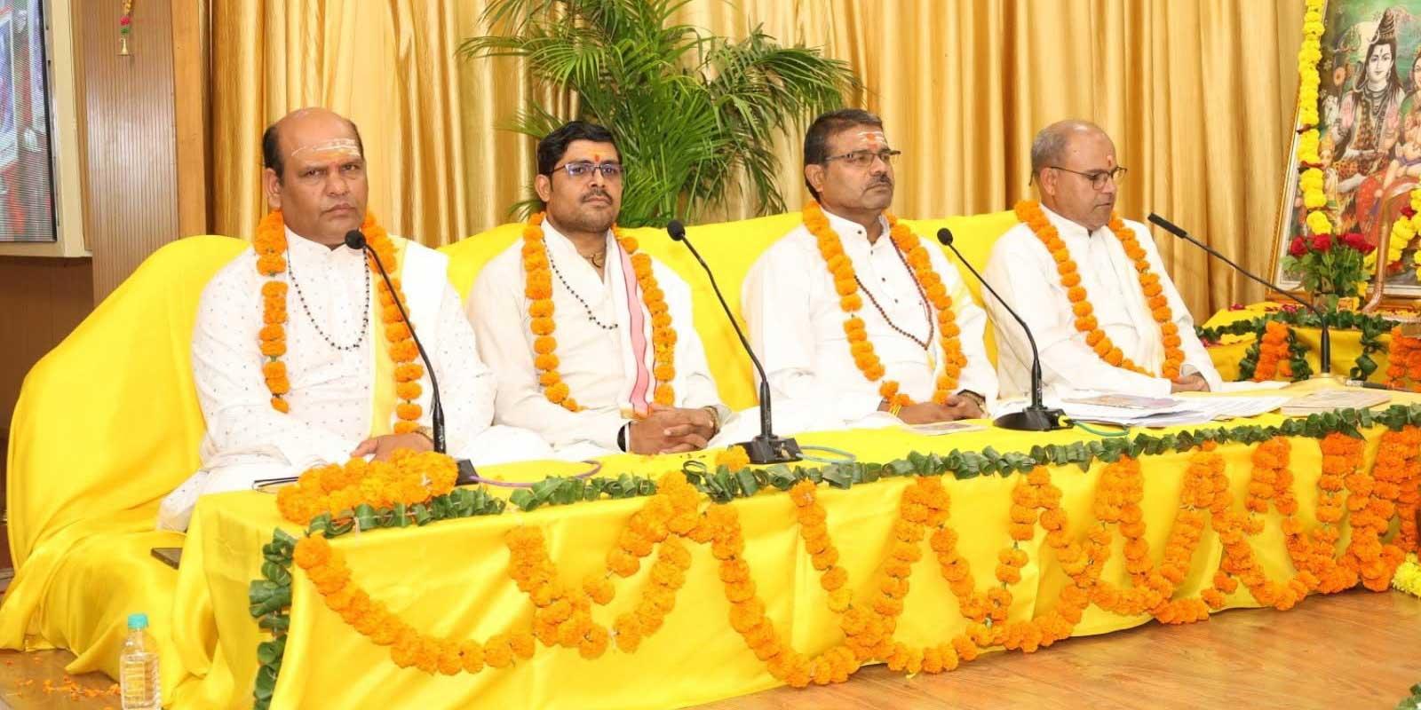 Ved Vidya Martand Brahmachari Girish Ji has performed Maharudrabhishek on fourth Shravan Somvar with 121 Maharishi Vedic Pundits and Acharyas with the sankalpa of wellbeing of all dear members of our world family. Heavy rain started with Abhishek and ended on completion. Good oman. Jai Guru Dev, Jai Maharishi, Jai Shiv Shankar Ji.