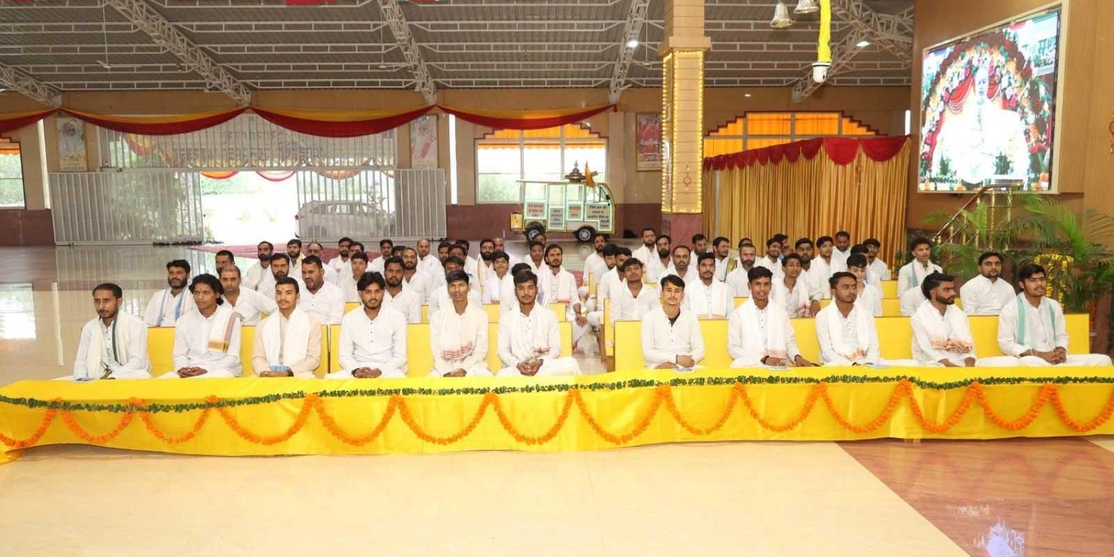 Ved Vidya Martand Brahmachari Girish Ji has performed Maharudrabhishek on fourth Shravan Somvar with 121 Maharishi Vedic Pundits and Acharyas with the sankalpa of wellbeing of all dear members of our world family. Heavy rain started with Abhishek and ended on completion. Good oman. Jai Guru Dev, Jai Maharishi, Jai Shiv Shankar Ji.