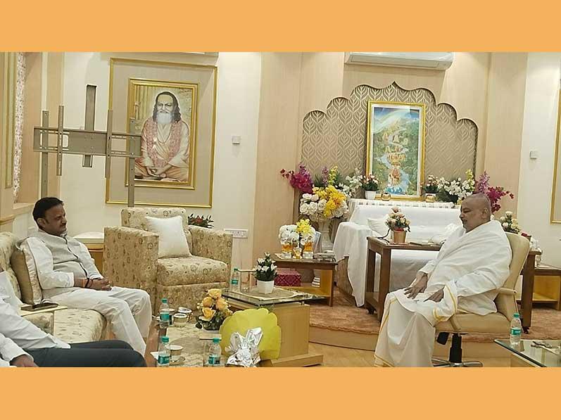 Brahmachari Girish Ji met today with Honourable Deputy Chief Minister of Government of Madhya Pradesh Shri Rajendra Shukla Ji. 