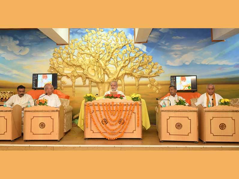 Students must strive for an ideal life: Brahmachari Girish Ji. The 10-day Maharishi Vedic Life Training Program completed on 29 May 2026  at the Maharishi Centre for Educational Excellence auditorium in Bhopal. 