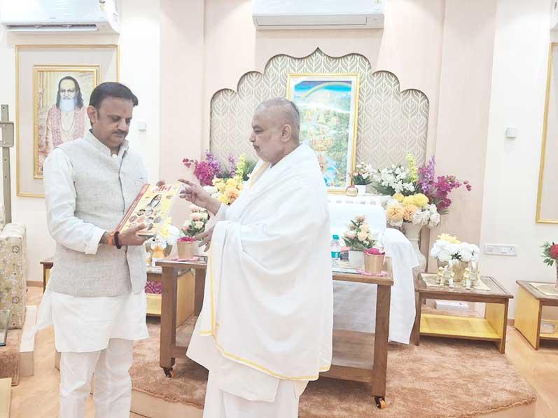 Brahmachari Girish Ji met today with Honourable Deputy Chief Minister of Government of Madhya Pradesh Shri Rajendra Shukla Ji. 