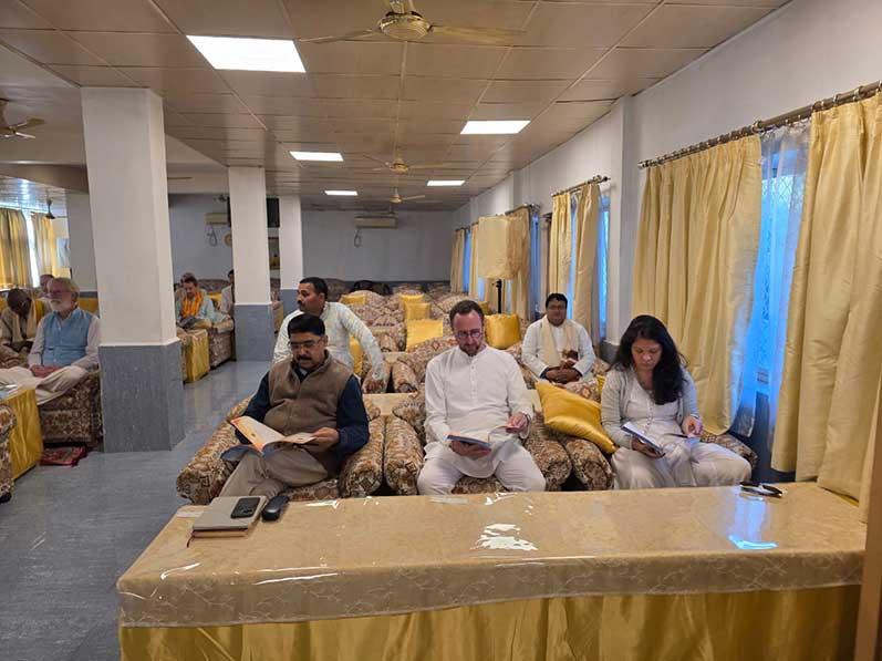 Brahmachari Girish Ji visited International Campus of Maharishi Mahesh Yogi Vedic University at Bijauri Brahmasthan of India and addressed a group of international course participants.