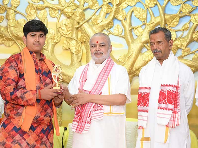 Students must strive for an ideal life: Brahmachari Girish Ji. The 10-day Maharishi Vedic Life Training Program completed on 29 May 2026  at the Maharishi Centre for Educational Excellence auditorium in Bhopal. 