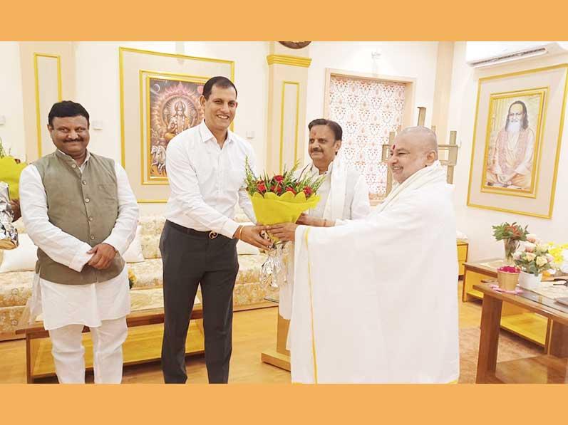 Brahmachari Girish Ji met today with Honourable Deputy Chief Minister of Government of Madhya Pradesh Shri Rajendra Shukla Ji. 