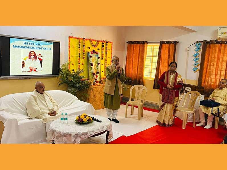 A workshop on the Vedic Divine Technique was organized at Maharishi Vidya Mandir, Sector-36, Noida.  Teachers and other staff members received instruction and guidance on this simple and effective technique from Vedvidya Martand Brahmachari Girish Ji, Chairman of the Maharishi Educational Institutions Group.