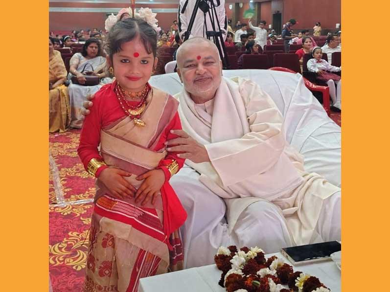 These very little but perfect Bihu dancer Angels perform so well, like perfect matured Bihu performers. Congratulations to these artists and pray Shri Gurudev and Maharishi ji to bless them for evolutionay growth in their life.