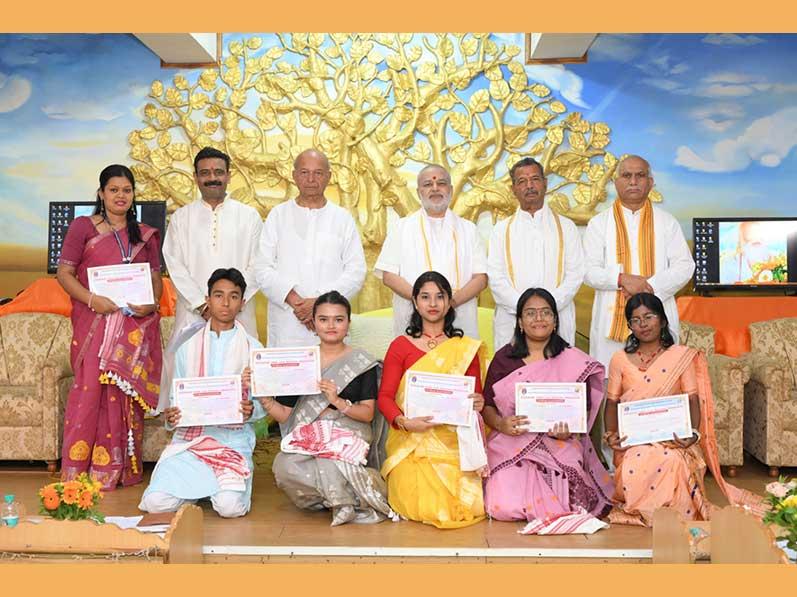 Students must strive for an ideal life: Brahmachari Girish Ji. The 10-day Maharishi Vedic Life Training Program completed on 29 May 2026  at the Maharishi Centre for Educational Excellence auditorium in Bhopal. 