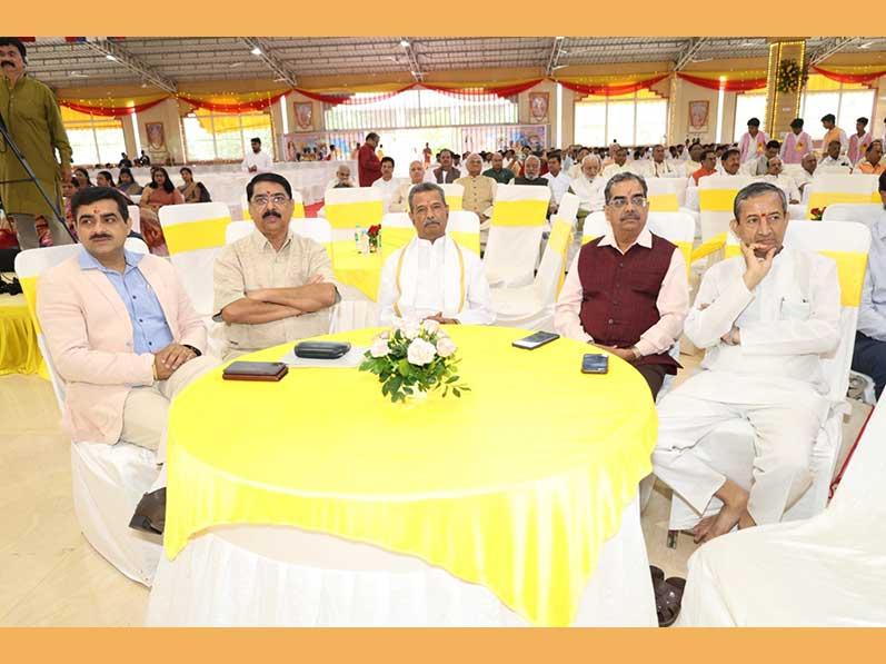 Discussion on the topic Building an ideal India.