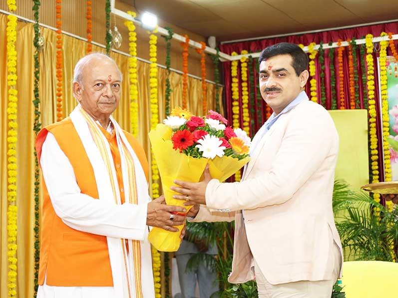 Discussion on the topic Building an ideal India.