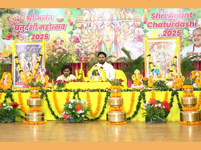 Anant Chaturdash pujan of Bhagwan Vishnu was performed in Gurudev Brahmanand Saraswati Ashram Bhopal by Vedic Pundits and in all Maharishi Campuses country wide.