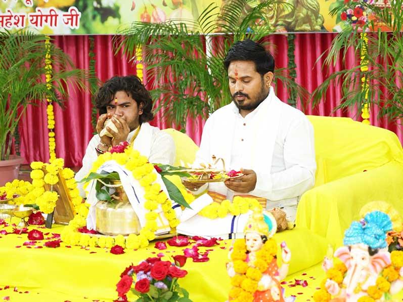 Anant Chaturdash pujan of Bhagwan Vishnu was performed in Gurudev Brahmanand Saraswati Ashram Bhopal by Vedic Pundits and in all Maharishi Campuses country wide.