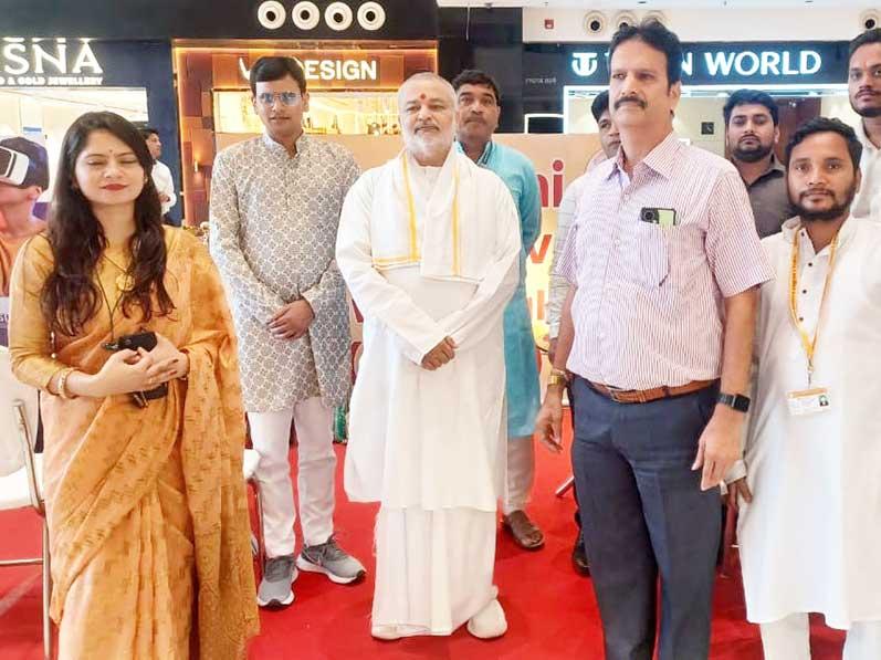 Dainik Bhaskar has organised an education fair at DB Mall Bhopal. Maharishi Mahesh Yogi Vedic Vishwavidyalaya, Maharishi University of Management and Technology and Maharishi Vidya Mandir Schools Group has participated in fair and arranged stall. Large number of students and their parents have visited. Chairman of Maharishi Educational Institutions Group Brahmachari Girish ji has visited the fair. Kulguru of MMYVV Prof. Pramod Verma also visited the stall. Both have encouraged the team representing Maharishi Institutions.
