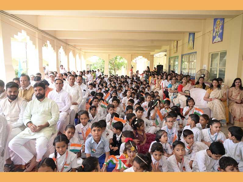 Grand celebration of Independence Day was organised at MCEE Campus Bhopal today in auspicious presence of Ved Vidya Martand Brahmachari Girish Ji.