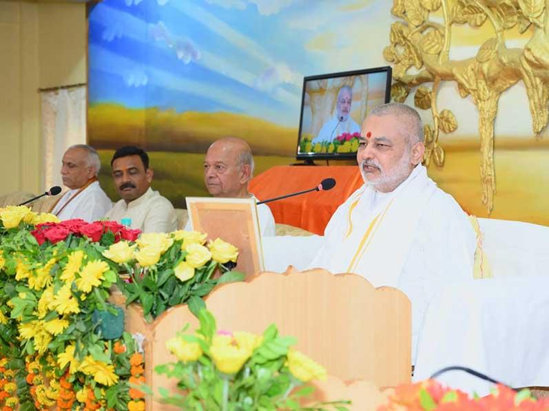 Maharishi Vedic Life Training programme was inaugurated by Ved Vidya Martand Brahmachari Girish Ji, Chairman of Maharishi Group of Educational Institutions at MCEE campus, Bhopal. 144 students and teachers are participating from all over India in this 10 days training programme. Students have been selected out of thousands of students through a written completion. In inaugural address Brahmachari Ji has explained students meaning of Maharishi, Vedic, Life and importance of this training.