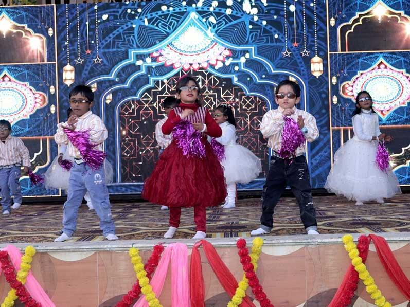 MVM Chhatarpur 3, Sarani Gate, celebrated the 109th birth anniversary of Maharishi Mahesh Yogi with great joy and enthusiasm. On this occasion, students presented a beautiful message of Maharishi's thoughts and teachings through cultural programs, dance performances, plays, and inspiring presentations.