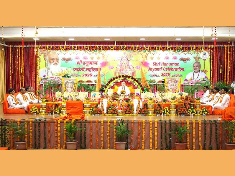 Three days celebration at Maharishi Organisation 
Three auspicious days of divine grace of Devies and Devatas were celebrated in Maharishi Organisations all over India. 