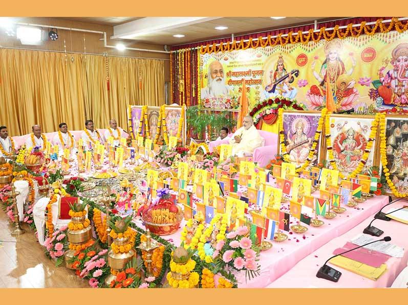 Three days celebration at Maharishi Organisation 
Three auspicious days of divine grace of Devies and Devatas were celebrated in Maharishi Organisations all over India. 