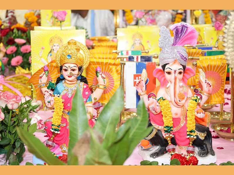 Three days celebration at Maharishi Organisation 
Three auspicious days of divine grace of Devies and Devatas were celebrated in Maharishi Organisations all over India. 