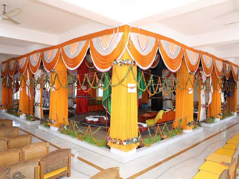 At Maharishi Ved Vigyan Vidyapeeth Bhopal Shri Sahasrachandi Mahayagya has completed on the 9th day of Chaitra Navaratri. Ved Vidya Martand Brahmachari Girish Ji has participated in Poornahuti of Yagya and thanked Vedic Pundits for performing such great effective Yagya with the Sankalp of perfect health, peace and prosperity to all citizens of the global family.