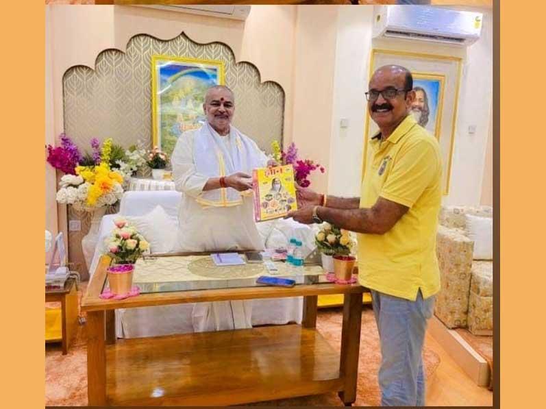 Shri Vivek Parashar, Program Executive of Doordarshan Bhopal has visited Brahmachari Girish Ji.
