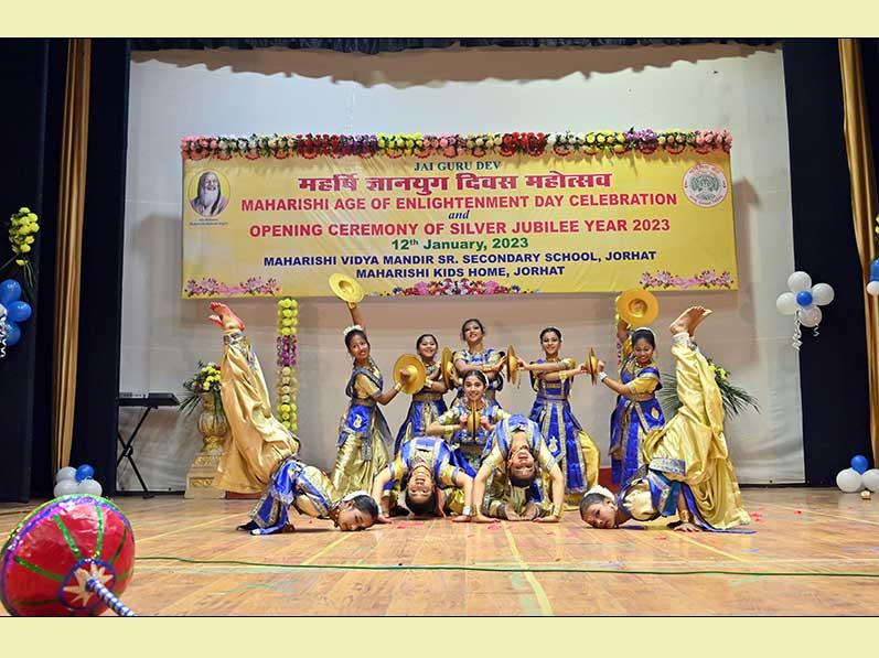 Students of MVM Jorhat performing group dance on the 
occasion of Gyan Yug Diwas.