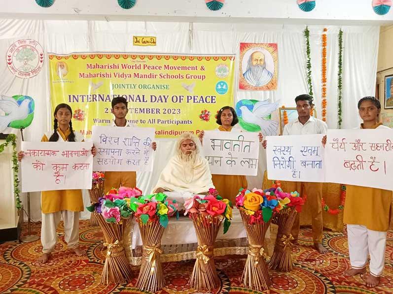 Students of MVM Kalindipuram, Prayagraj during International 
Day of Peace celebration under the banner of Maharishi World 
Peace Movement in school campus.