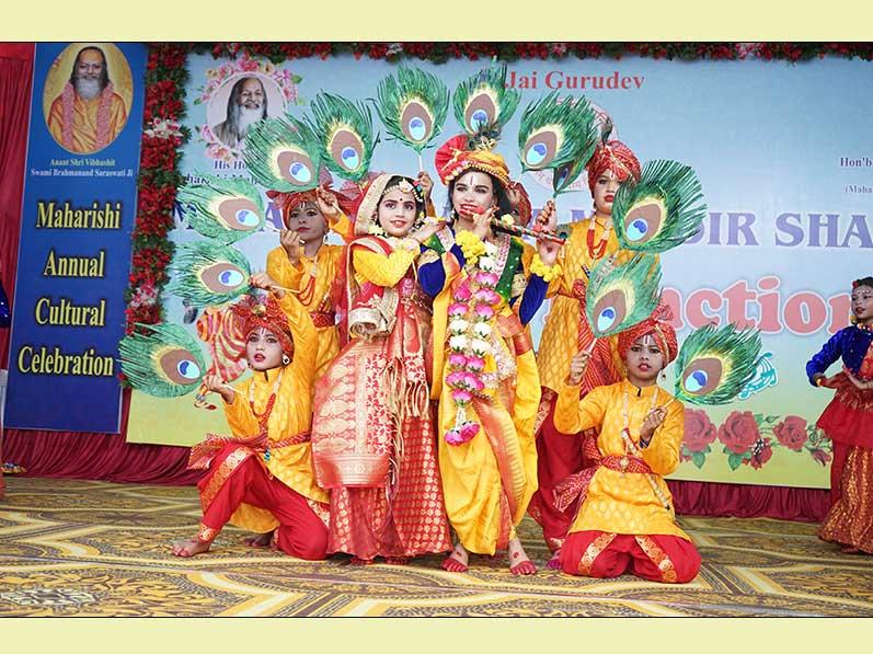 Students of MVM Shahdol performing group dance on the 
occasion of Annual Day.