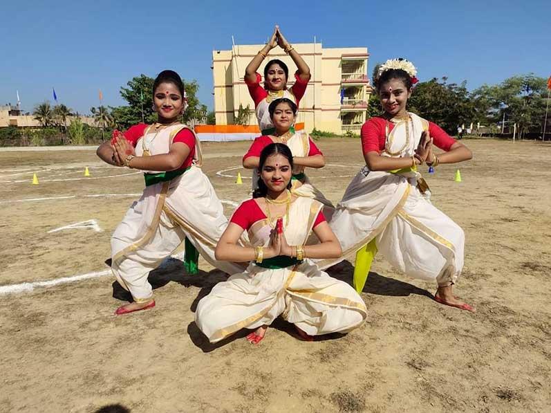 Students of MVM Silchar performing group dance on the 
occasion of Annual Sports Day.