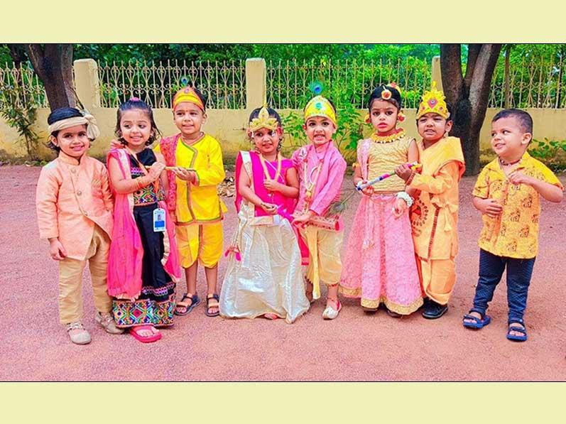 Students of Maharishi Vidya Mandir, Deri Road, Chhatarpur 
during Shri Krishan Janmashtami.
