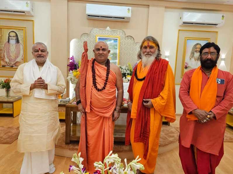 Swami Jitendranand Saraswati Ji Maharaj, Secretary General of Akhil Bhartiya Sant Sammelan had arrived at Maharishi Sansthan and gave his blessings for success of all Maharishi Ji's organisations and programmes. Swami ji has appreciated all work done by Brahmachari Girish Ji for the development of the society and for establishment of peace in the world. Mahamandleshwar Swami Anilanad Ji of Udaseen Akhada also accompanied Swami Ji.