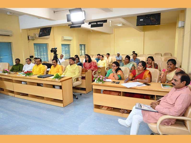 Brahmachari Girish Ji, Chairman of Maharishi Group of Educational Institutions have inaugurated newly appointed Principals orientation programme. 