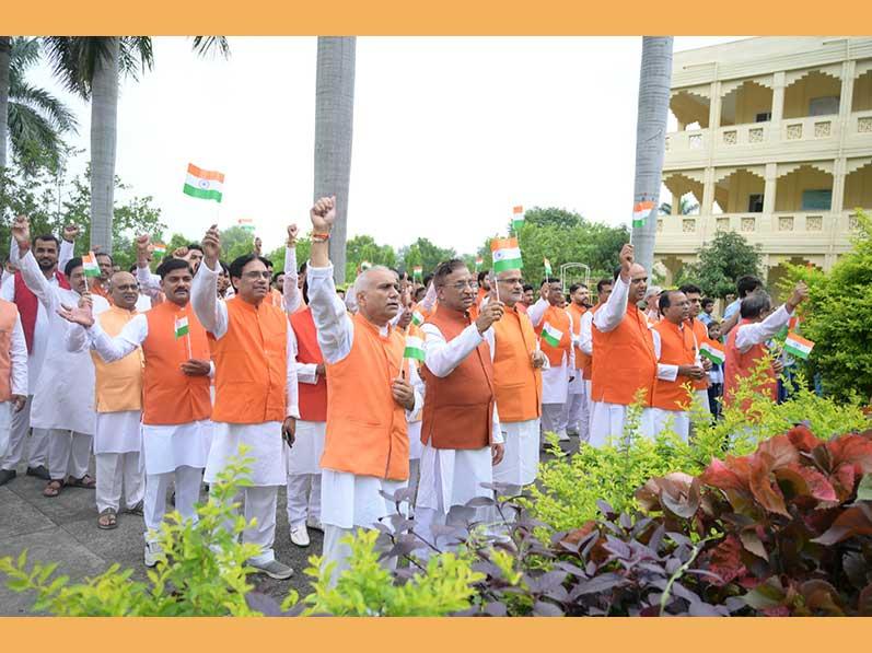 A Tiranga Yatra was organised by Maharishi Centre for Education Excellence (MCEE) at Bhopal. Over 1000 members of Maharishi Organisation including Brahmachari Girish Ji, Prof. Bhuvnesh Sharma, Mrs. Rekha Nimkar, all directors and members of MVM National Office, faculty of Maharishi Institute of Management, teachers and students of MCEE, and Mahamedia Group members have participated in the Yatra. At the end of Yatra Brahmachari Girish Ji has addressed the assembled members and said that Its a very good sankalpa of having flag on each home, each building of India Ghar Ghar Tiranga.