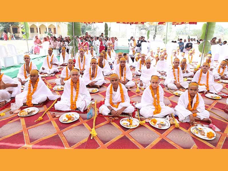 On the auspicious occasion of Akshaya Tritiya 20 April, a grand Yajnopavita Upanayan Sanskar ceremony will be held at Maharishi Mangalam Bhavan, Bhopal. The rituals will be performed by Vedic scholars in the presence of Brahmachari Girish Ji.