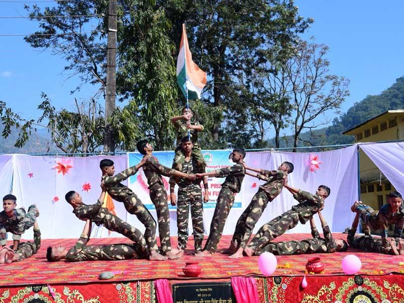 Students of MVM Ranibagh performing group dance on the
occasion of Annual Prize Distribution Celebration 2024.