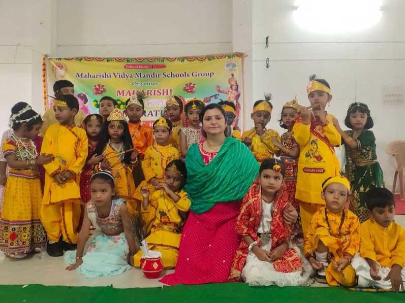Students of MVM Jabalpur - V celebrated Shri Krishna
Janmashtami in school campus.