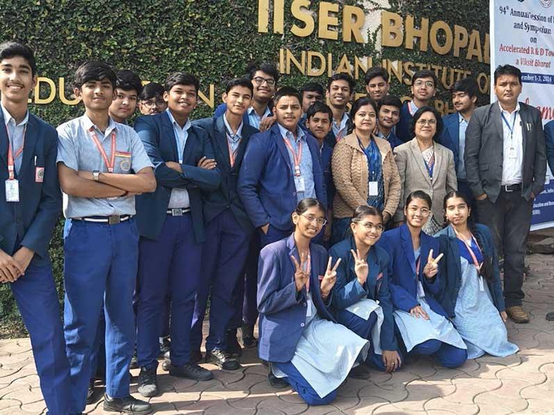 The students MCEE, Bhopal attended science meet on 01
December 2024 at Indian Institute of Science Education and
Research, Bhopal