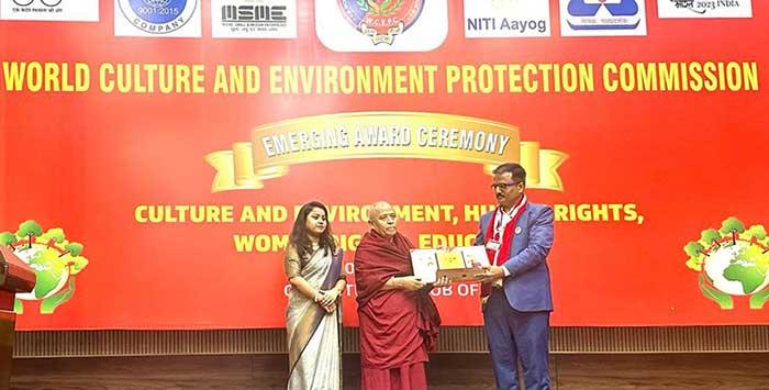 For doing remarkable work in the field of education, the Principal of Maharishi Vidya Mandir, Ranibagh, Dr. Shankar Singh Bisht was awarded an honorary doctorate by Acharya Yeshi Sanstok, Deputy Speaker of the Tibetan Parliament, on behalf of the World Heritage and Environment Commission. It is recognized by the World Heritage and Environment Commission, NITI Aayog, Government of India. Teachers and students have congratulated the Principal on this achievement.